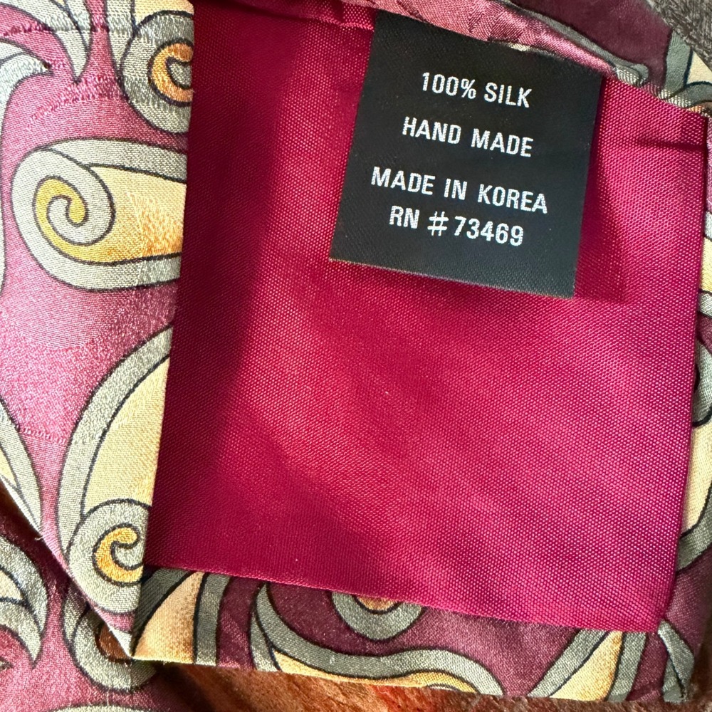 Vintage Hidden Mickey with Paisley 100% Silk Maroon Tie Approx 4"W 58"L RN73469 - Picture 5 of 8